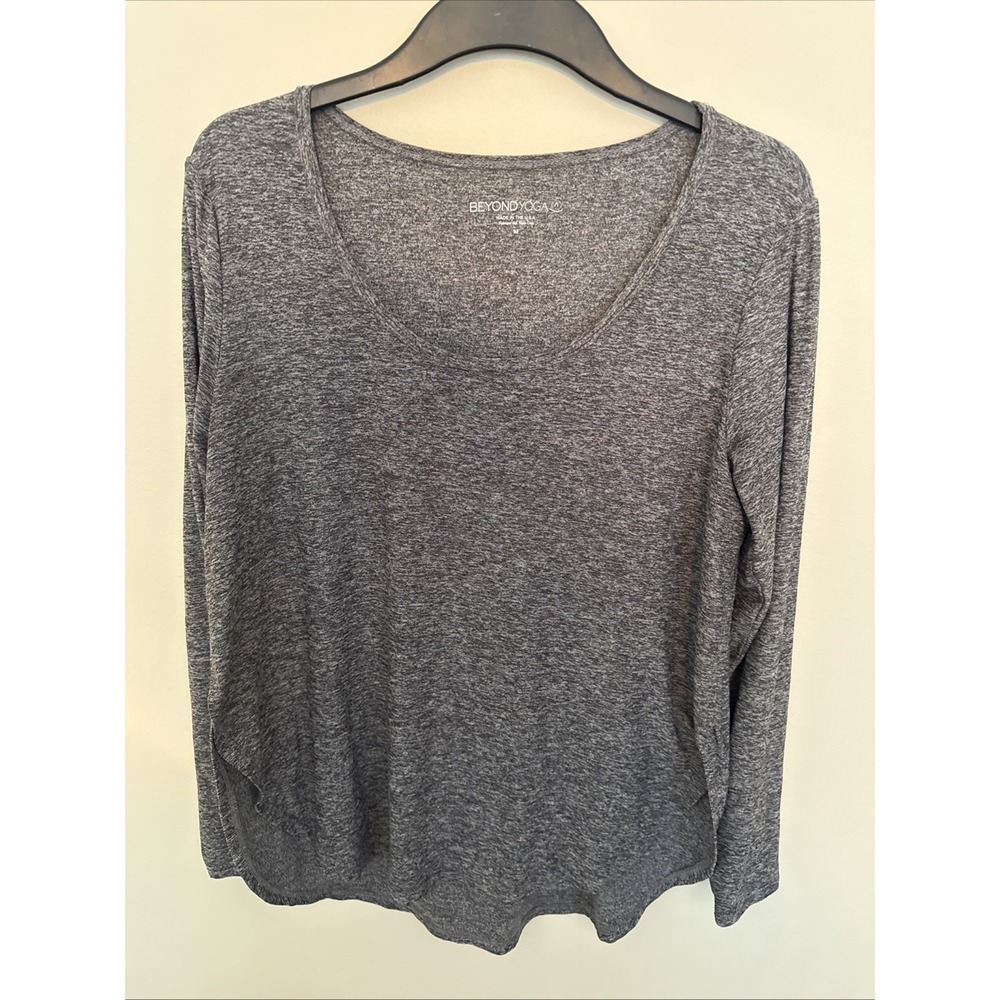 Beyond Yoga Shirt Womens Medium Gray Long Sleeve Crewneck Soft Knit Tagless USA